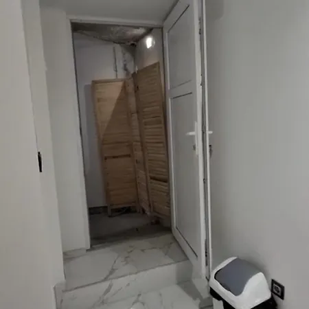 Boutique Barbie - Novoureden, Prvi Najam Apartment *