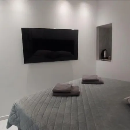 Apartment Boutique Barbie - Novoureden, Prvi Najam *