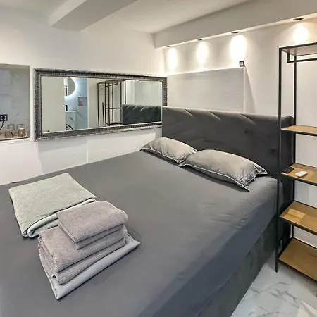 Boutique Barbie - Novoureden, Prvi Najam Apartment Sibenik