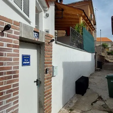 Boutique Barbie - Novoureden, Prvi Najam Sibenik